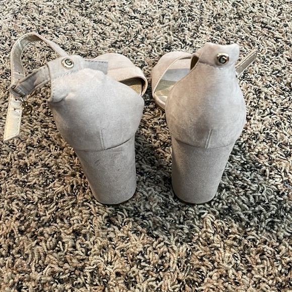 Womens tan suede high heeled sandals, guess brand, size 10 - Picture 3 of 3